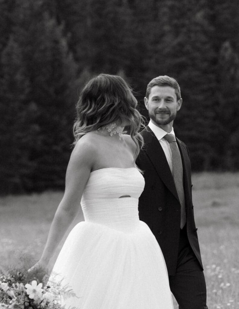 A black and white photograph showcases American newlyweds at their destination Tunnel Mountain Reservoir wedding 